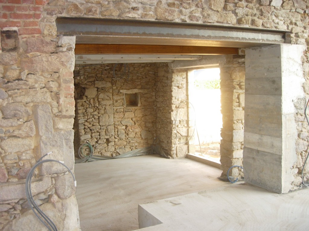 Ouverture de mur en pierre, en béton à Conques-sur-Orbiel